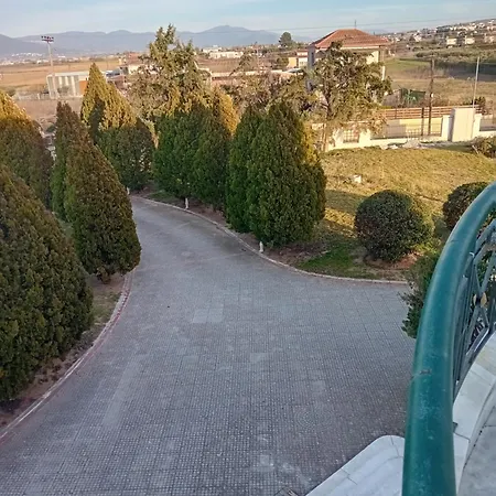 βιλα θεσσαλονικη περιοχη αεροδρομιου με πισινα 8-10 ατομων Vila